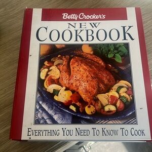 1996 Betty Crocker New Cookbook. 433 pages of classic recipes. Excellent shape